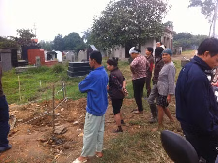 Người dân thôn Thị Trung vô cùng bức xúc.