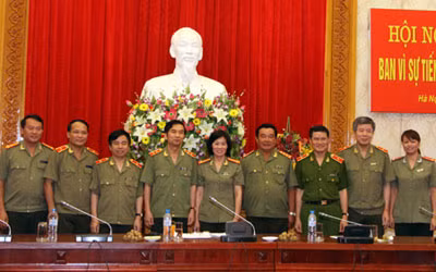 Trung tướng Đặng Văn Hiếu, Ủy viên Trung ương Đảng, Thứ trưởng Bộ Công an; Thượng tướng Nguyễn Khánh Toàn, nguyên Thứ trưởng Thường trực Bộ Công an và các đại biểu tham dự Hội nghị.
