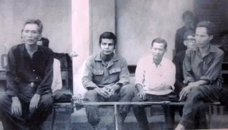 Từ trái qua: Ông Ba Cao, đại diện ban Binh vận R; "Thiếu tá" Lê Quang Ninh; Đại diện Huyện ủy Trảng Bàng; Đại diện Tỉnh ủy Tây Ninh (Ảnh chụp ngày Tiểu đoàn 1/50 thực hiện binh biến).
