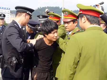 Lực lượng Công an phối hợp bắt đối tượng truy nã trốn trại.