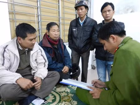 Công an Quảng Nam ghi lại lời khai của các nạn nhân chìm tàu được cứu sống để làm rõ nguyên nhân vụ tai nạn. Đại diện lãnh đạo UBND tỉnh Quảng Nam trong cuộc họp bàn phương án tìm kiếm nạn nhân mất tích và thăm số người bị nạn được vớt đưa vào cấp cứu tại Bệnh viện Hội An. Một phần chiếc tàu gỗ QN0063 của Tiểu đoàn 70, BĐBP tỉnh Quảng Nam, bị nạn được lực lượng cứu nạn, cứu hộ tìm thấy đưa vào bờ. Lực lượng cứu nạn, cứu hộ đang cùng các tàu ngư dân tổ chức tìm kiếm các nạn nhân mất tích ở biển Cửa Đại. Người thân của những CBCS bị mất tích vẫn ngóng trông trên bãi biển, chờ đợi kết quả tìm kiếm của lực lượng cứu nạn, cứu hộ