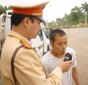 CSGT Thái Nguyên kiểm tra, xử phạt lái xe uống rượu bia
