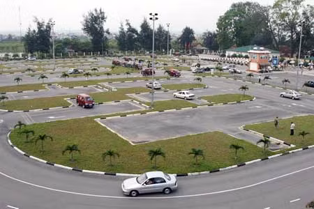 Cần quản lý chặt các trung tâm sát hạch lái xe.
