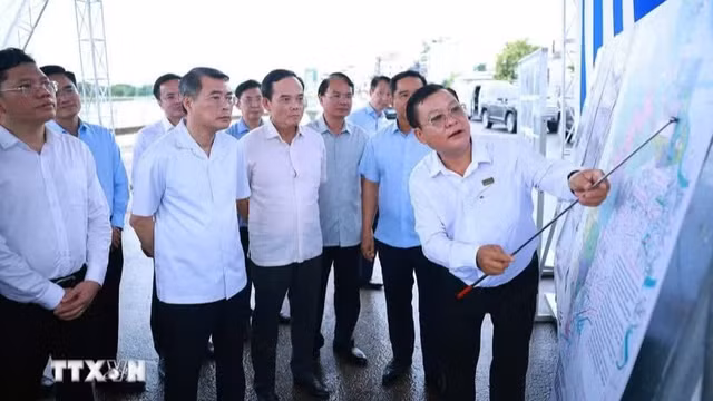 Thủ tướng Lê Minh Hưng kiểm tra hai dự án trọng điểm tại TP Hồ Chí Minh