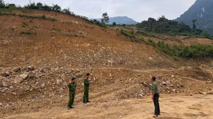 Hàng trăm hộ dân mòn mỏi chờ nhà tái định cư sau lũ lụt