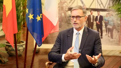 Đại sứ Pháp tại Việt Nam Olivier Brochet trao đổi với báo chí ngày 4/9.
