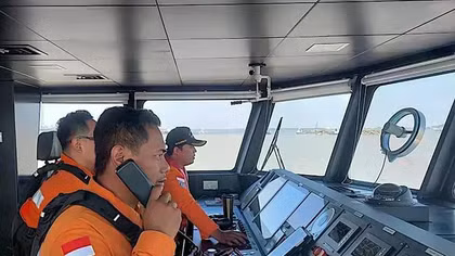Tàu chở 243 người gặp nạn ngoài khơi Indonesia, 130 người mất tích