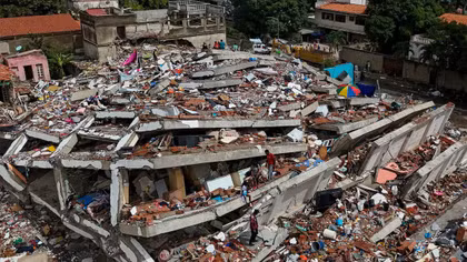 Một tòa nhà chung cư bị đổ sập do trận động đất ở Venezuela. Ảnh: Reuters