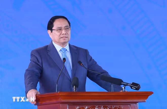 Thủ tướng Phạm Minh Chính phát lệnh khởi công, khánh thành, thông xe kỹ thuật các công trình, dự án. (Ảnh: Dương Giang/TTXVN)