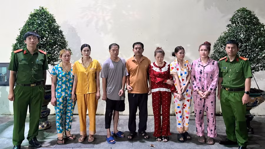 Từ 2 quán karaoke mại dâm, triệt phá đường dây cá độ bóng đá “khủng”