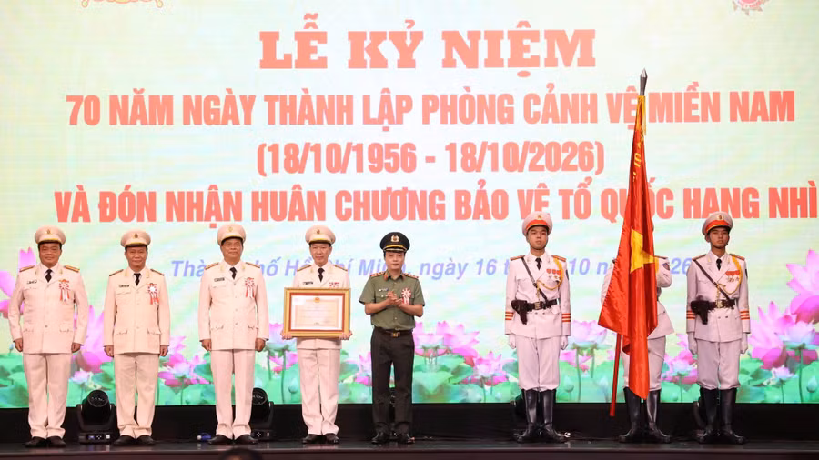 Phòng Cảnh vệ miền Nam đón nhận Huân chương Bảo vệ Tổ quốc hạng Nhì