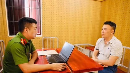 Giả danh lãnh đạo để chiếm đoạt hàng trăm triệu đồng