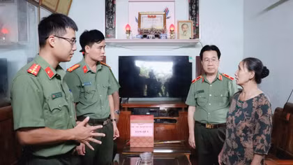 Hành trình thắp lửa tri ân các gia đình chính sách, thân nhân liệt sĩ