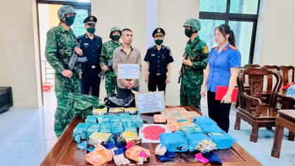 Phối hợp ngăn chặn tội phạm ma tuý trên tuyến biên giới Việt - Lào