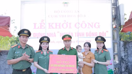 Xây nhà nghĩa tình cho cán bộ Công an có hoàn cảnh khó khăn