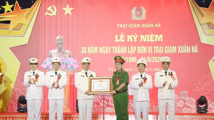 Trại giam Xuân Hà đón nhận Bằng khen của Thủ tướng Chính phủ