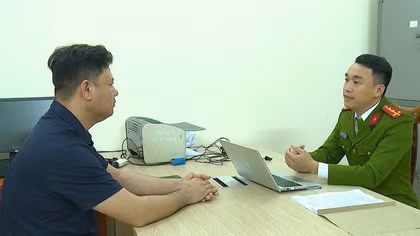 Xử phạt 50 triệu đồng người lái ôtô “khóa đầu, khóa đuôi” xe khác ở Hà Tĩnh 
