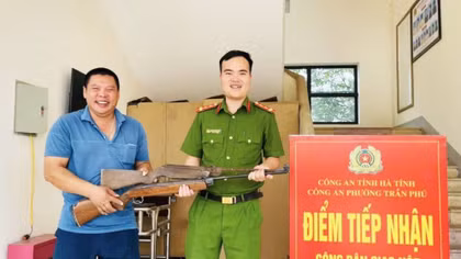 Người dân Hà Tĩnh đồng thuận giao nộp hàng trăm khẩu súng