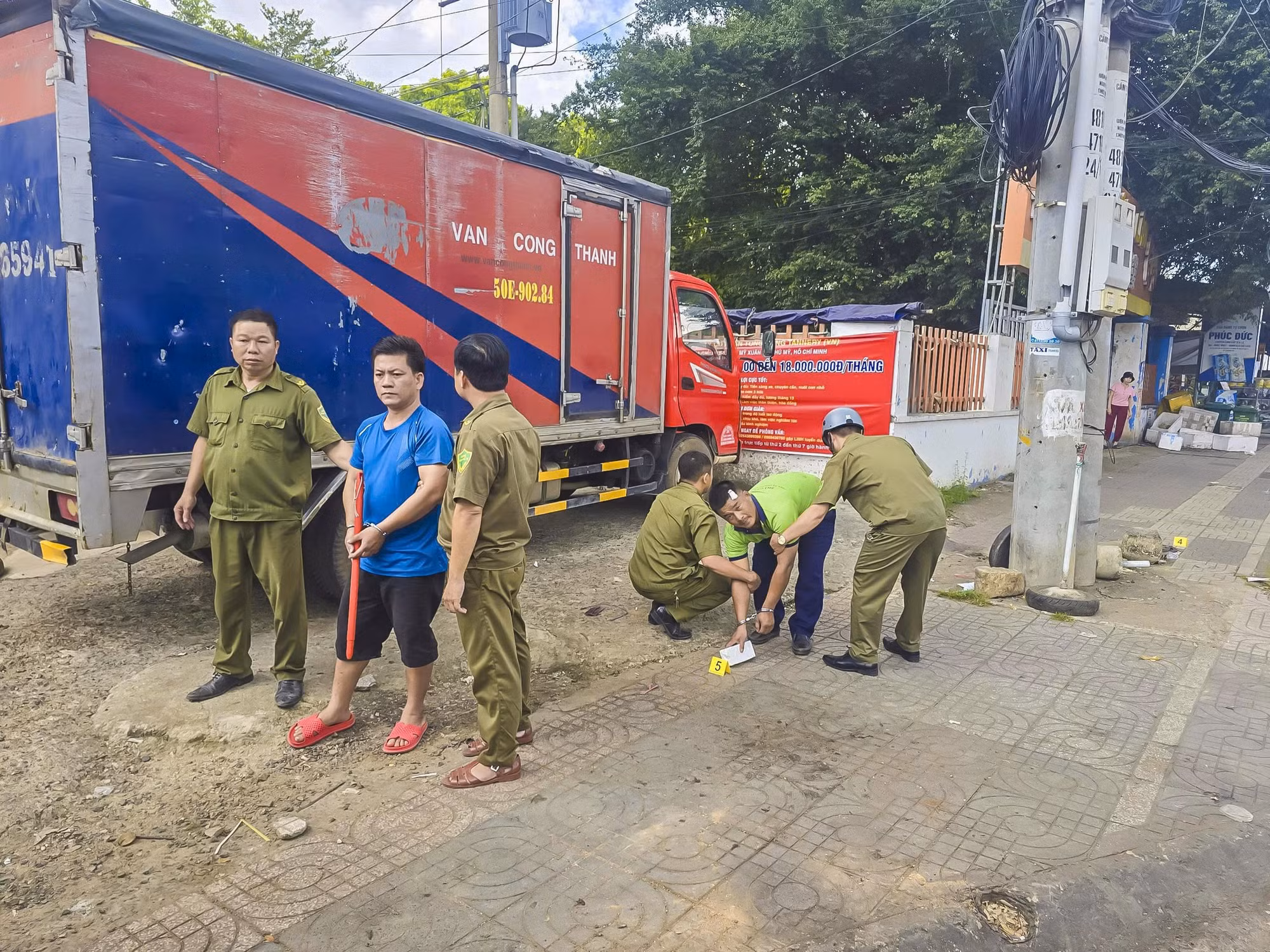 Cơ quan Cảnh sát điều tra thực nghiệm lại hiện trường vụ việc.