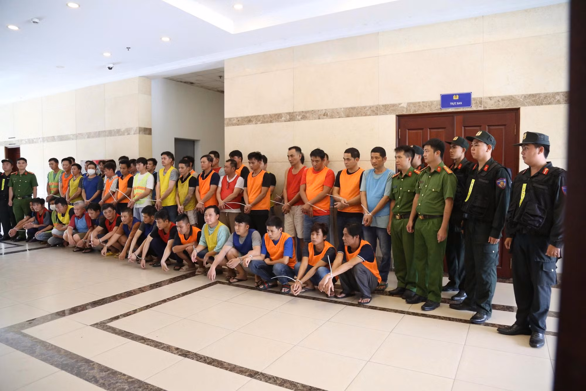Cơ quan CSĐT Công an TP Hồ Chí Minh khởi tố và tạm giam 40 bị can, về các tội “Tổ chức đánh bạc” và “Đánh bạc”.