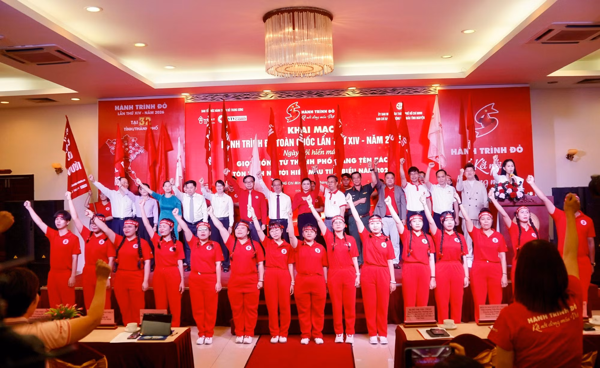 Các đại biểu phát động chương trình "Hành trình Đỏ" năm 2026.