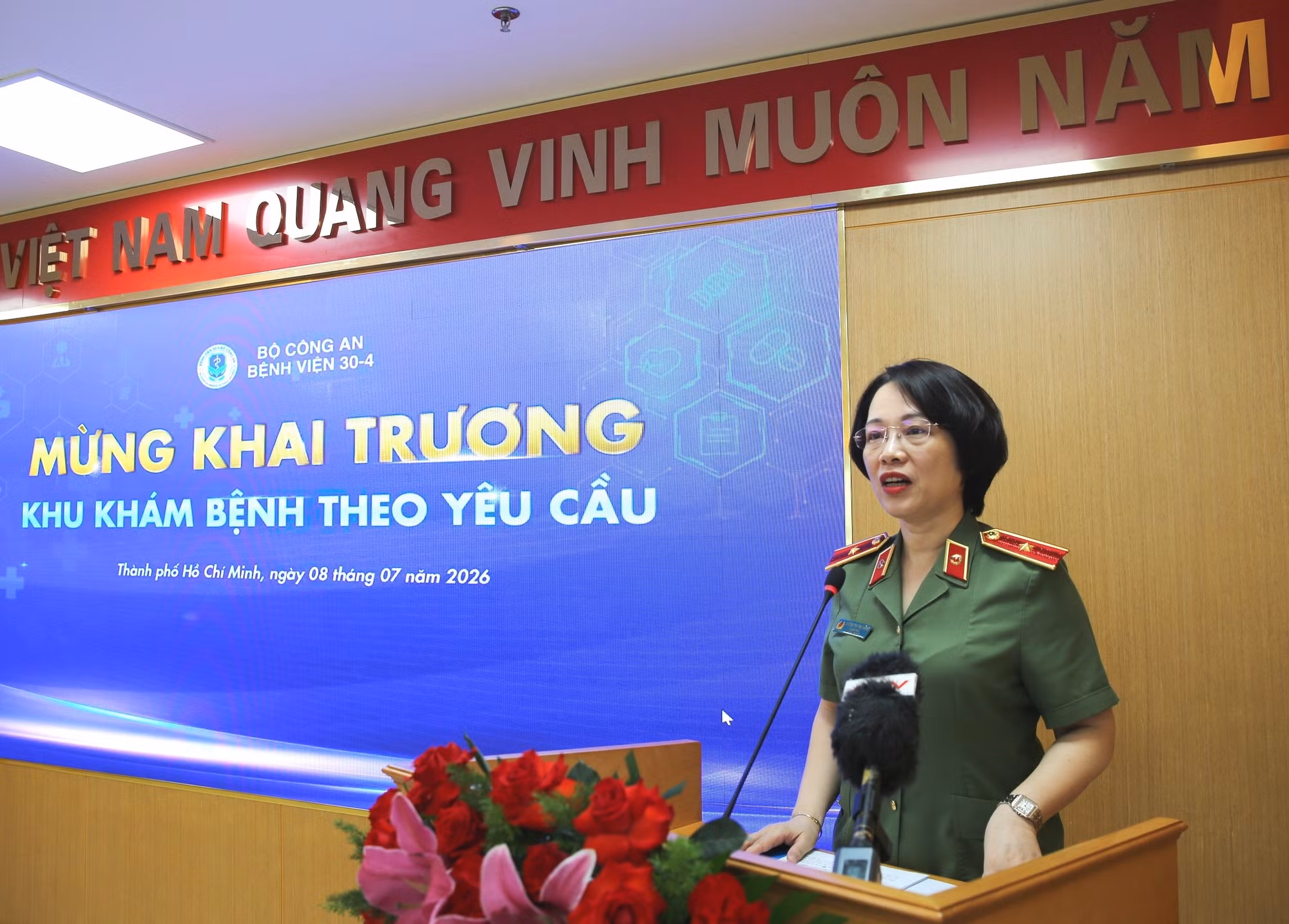 Thiếu tướng Dương Thị Thu Hằng, Giám đốc Bệnh viện 30-4 phát biểu tại buổi lễ.
