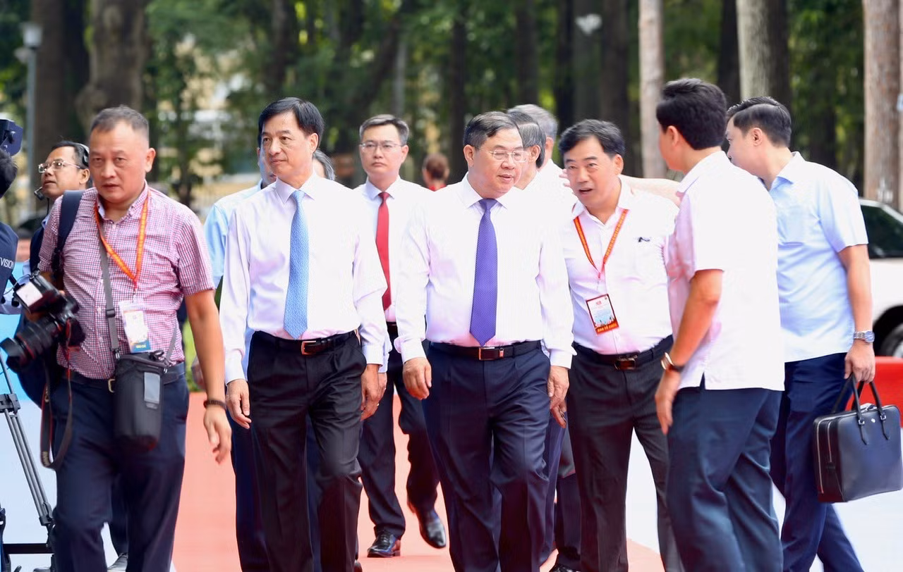 Lãnh đạo các Ban, ngành Trung ương đến dự buổi lễ.