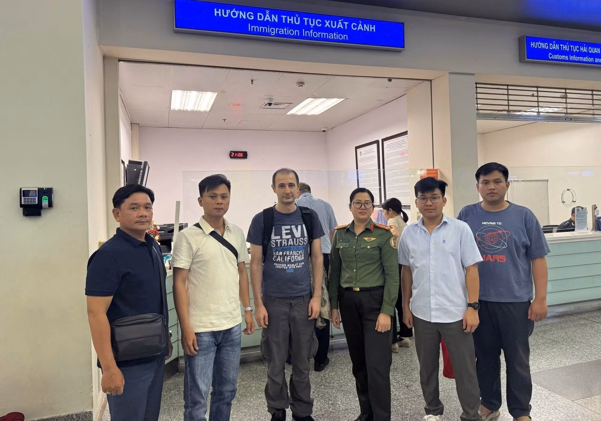 Phòng PC10 phối hợp với các đơn vị nghiệp vụ thực hiện các biện pháp quản lý chặt chẽ, nhân văn với người nước ngoài.