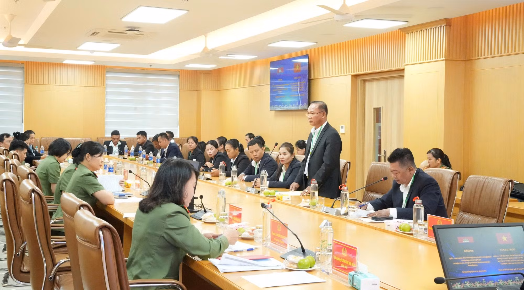 Đại diện đoàn học viên Bộ Nội vụ Vương quốc Campuchia phát biểu tại buổi lễ.