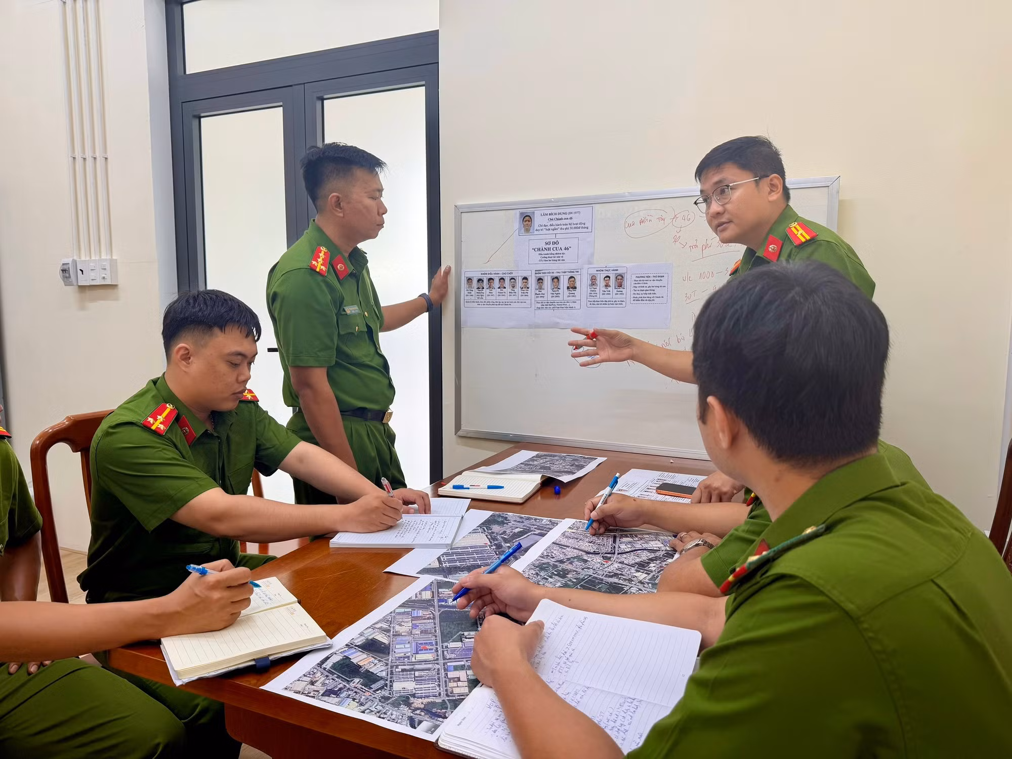 Cơ quan Cảnh sát điều tra họp án, lên phương án triệt phá băng nhóm cưỡng đoạt tài sản.