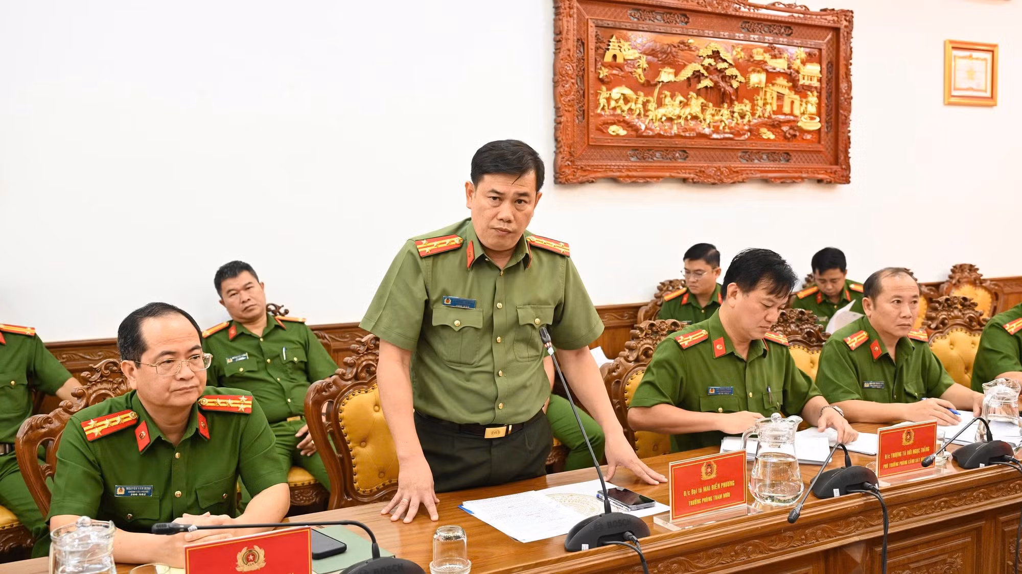 Đại tá Mai Điền Phương, Trưởng phòng Tham mưu Công an TP Hồ Chí Minh, điều hành buổi cung cấp thông tin vụ án cho báo chí sáng nay (19/6).