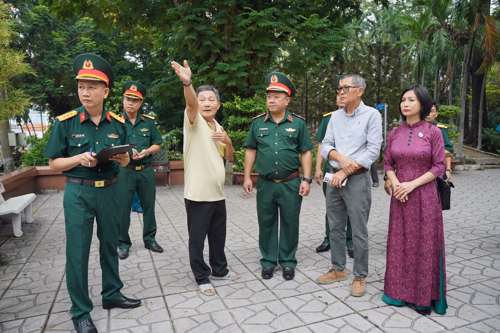 Những tư liệu lịch sử và lời kể của nhân chứng được xem là cơ sở quan trọng phục vụ công tác tìm kiếm, xác minh thông tin về hố chôn tập thể liệt sĩ.