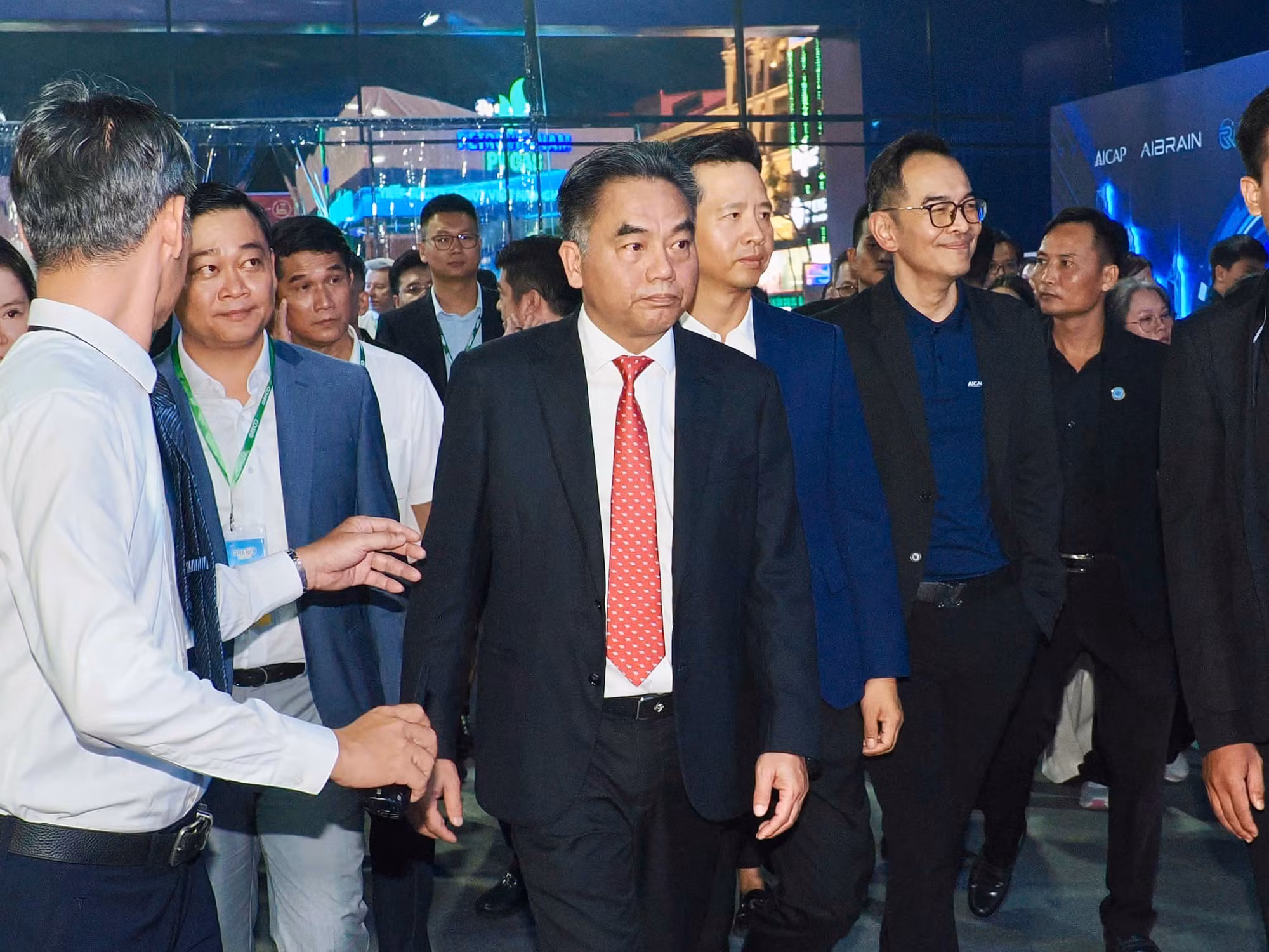 Lãnh đạo UBND TP Hồ Chí Minh cùng các đại biểu đến dự chương trình.