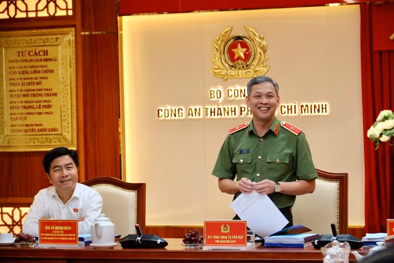 Thiếu tướng Tạ Văn Đẹp - Phó Giám đốc Công an TP Hồ Chí Minh phát biểu tại tọa đàm.