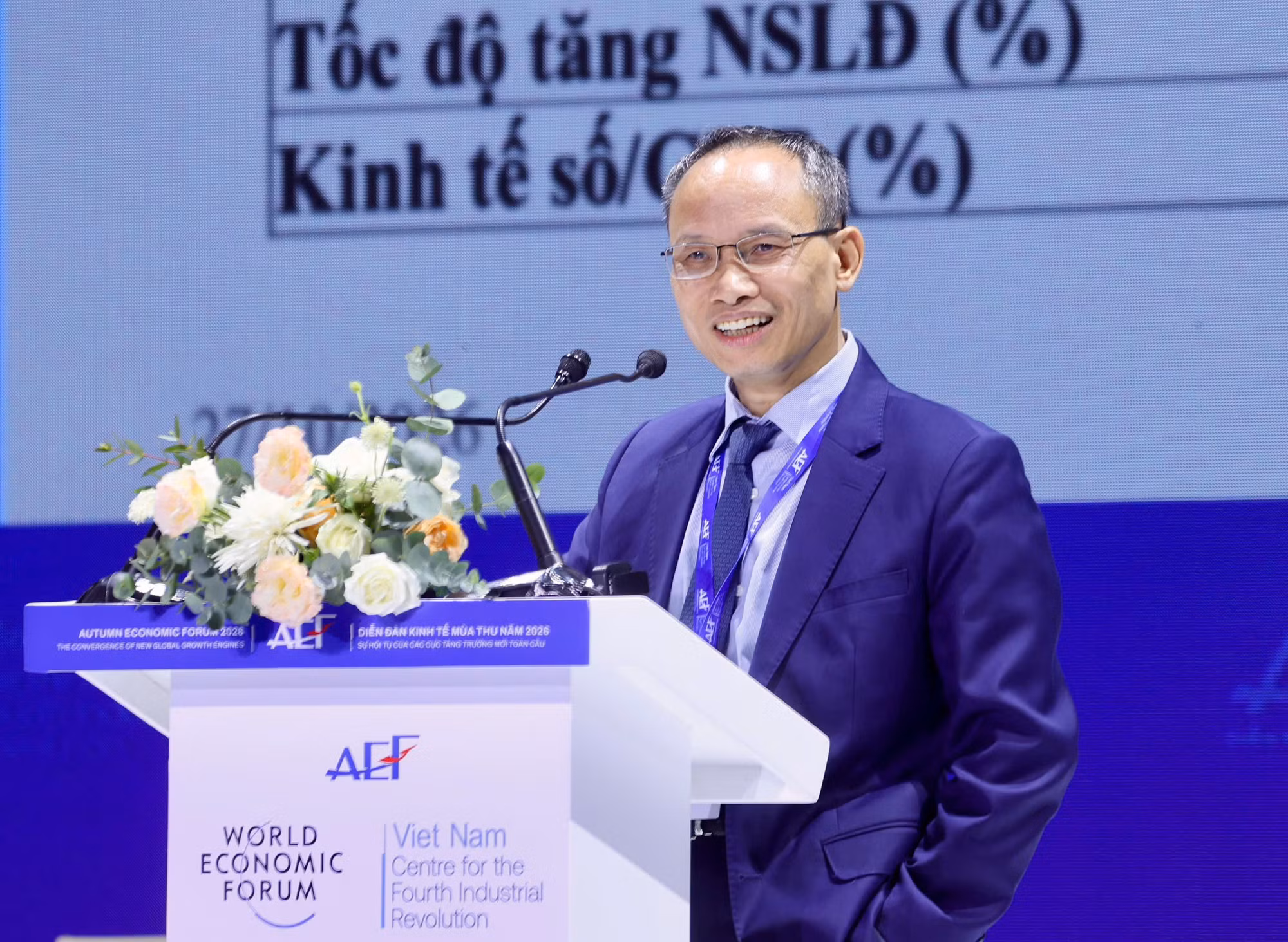 Tiến sĩ Cấn Văn Lực, Thành viên Hội đồng Tư vấn Chính sách Tiền tệ Quốc gia báo cáo chuyên đề.