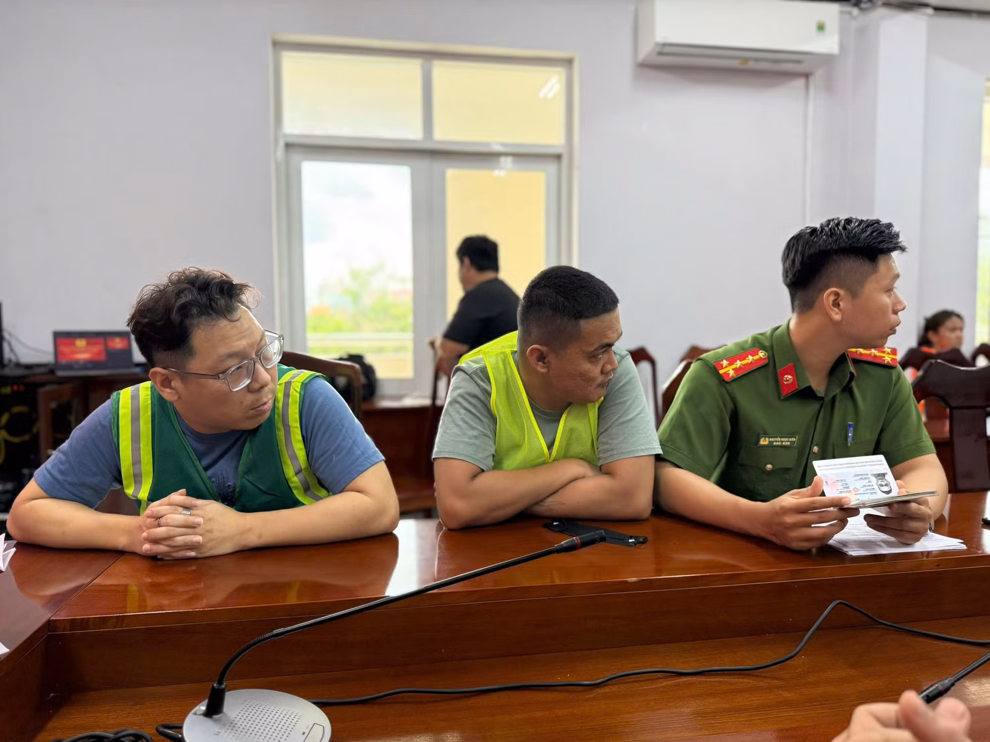 Đột kích “ổ thác loạn”, phát hiện đường dây lừa đảo xuyên biên giới ảnh 8