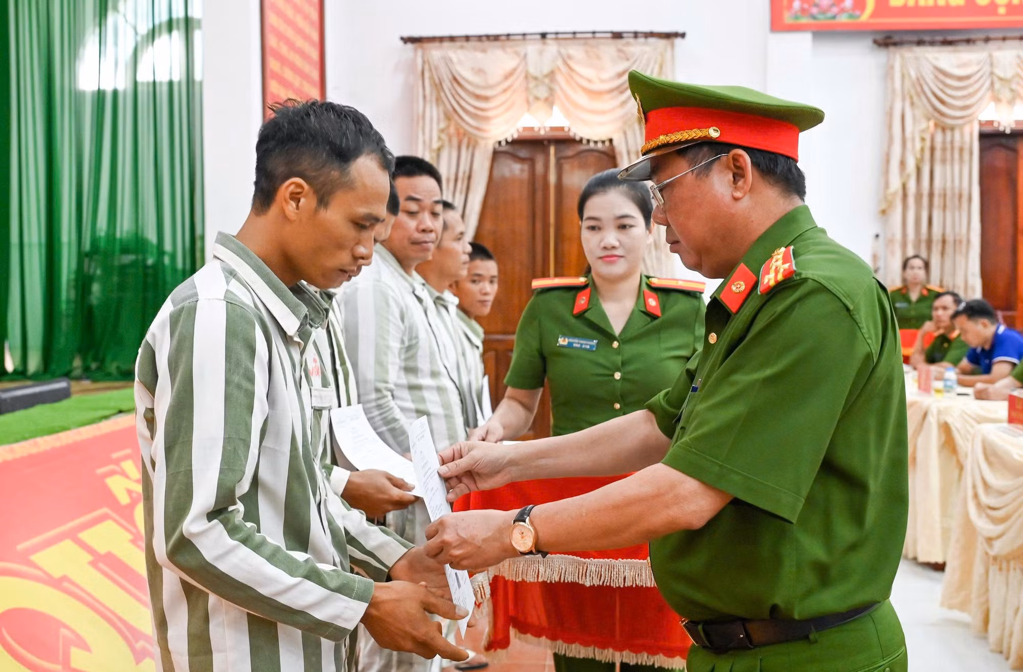Hôm nay, 9.950 phạm nhân được đặc xá trở về ảnh 32