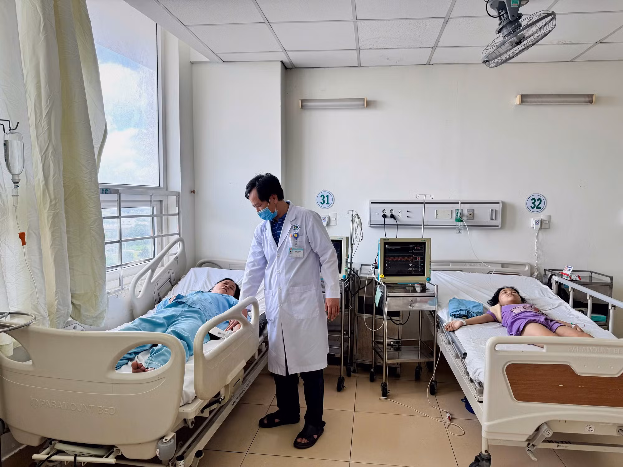 Hai xe ô tô tông nhau tại giao lộ, 9 người nhập viện ảnh 6