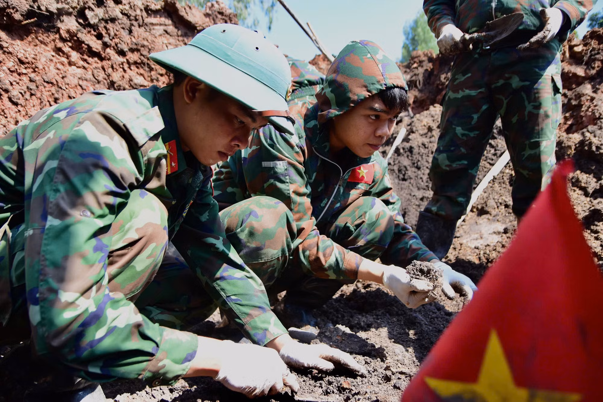 Phát hiện thêm 11 hài cốt liệt sĩ tại Công viên Lê Thị Riêng ảnh 2