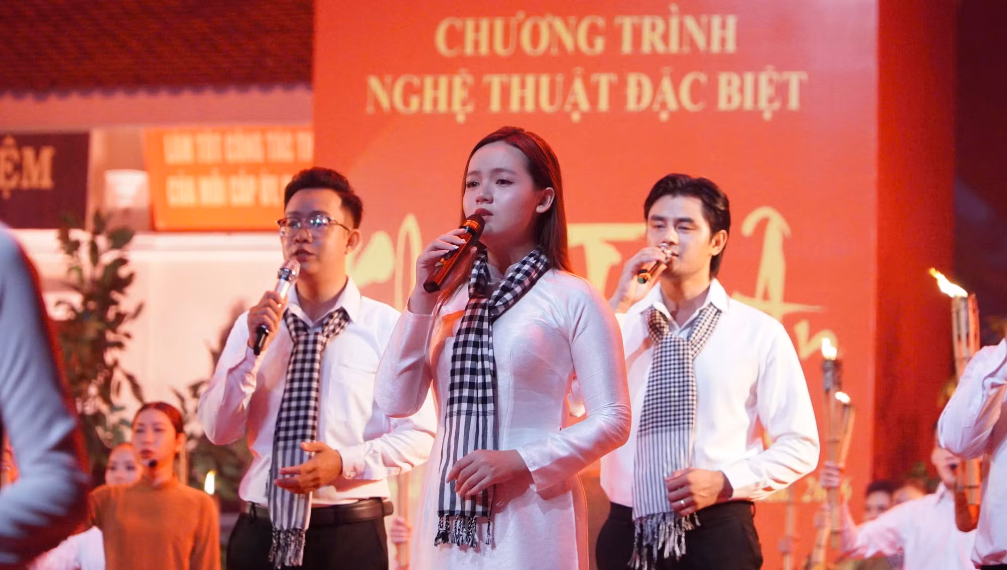 Mạch nguồn tri ân và nét cọ tạc nên dáng hình đồng đội ảnh 4