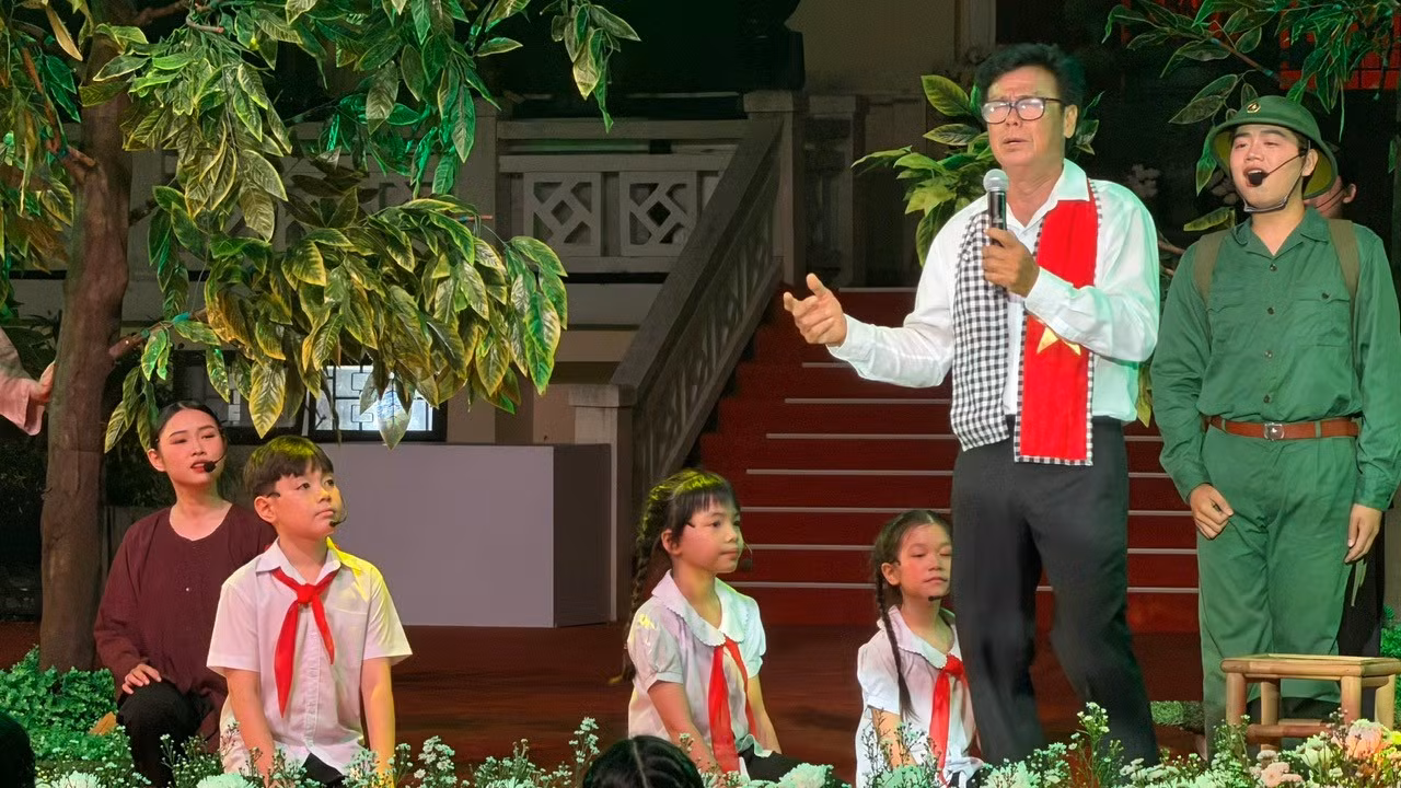 Mạch nguồn tri ân và nét cọ tạc nên dáng hình đồng đội ảnh 19