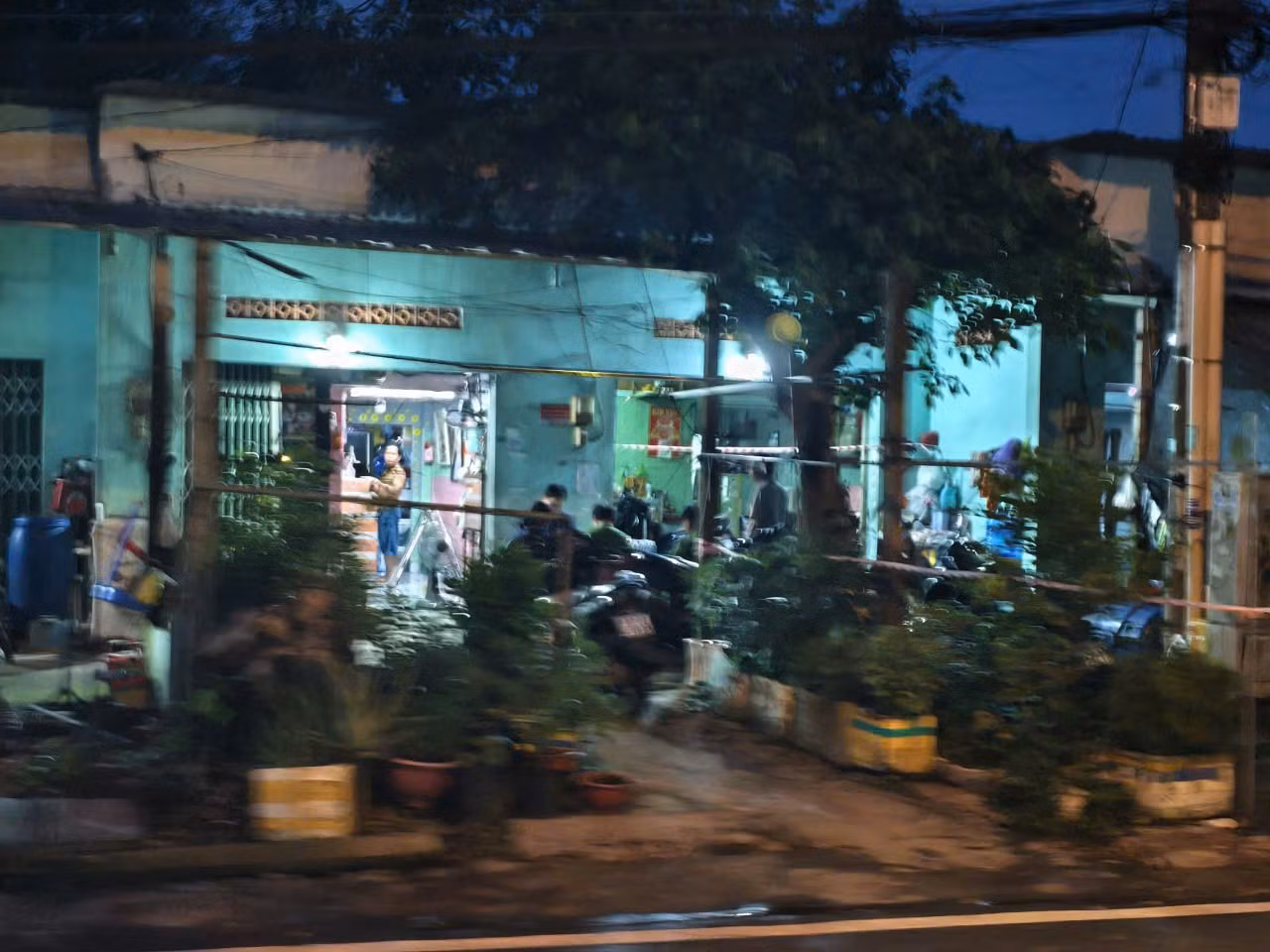 Dãy nhà trọ nơi xảy ra vụ án mạng. 1790250603980-7001722853335426677-7001722853335426677-d13b8436aa51e6d9d561e24db207981c.jpg