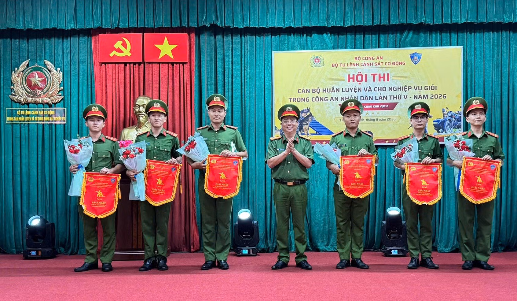 Nhiều ấn tượng tại Hội thi cán bộ huấn luyện và chó nghiệp vụ giỏi ảnh 1