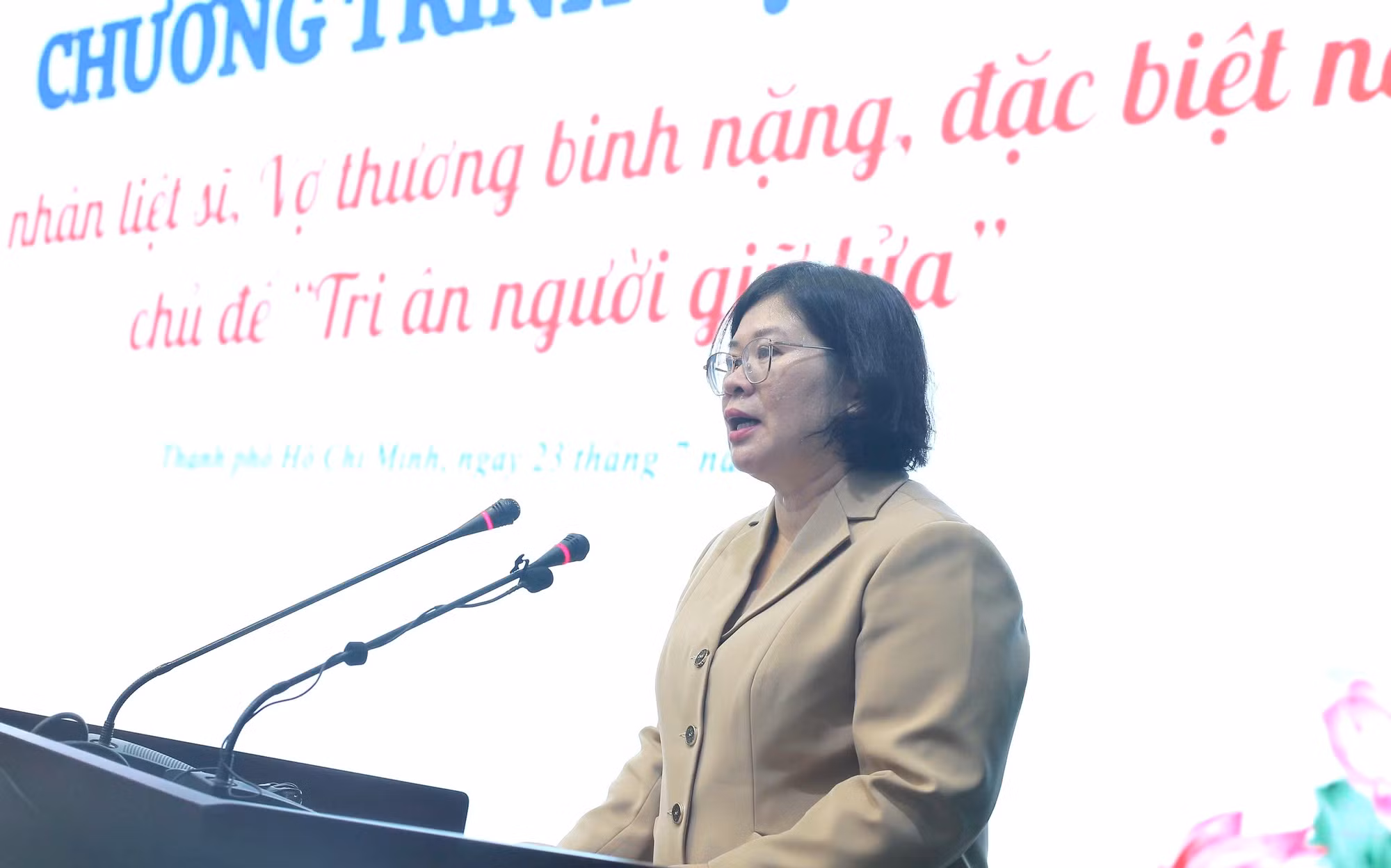 Phó Bí thư Thành ủy TP Hồ Chí Minh Văn Thị Bạch Tuyết chia sẻ tại chương trình.