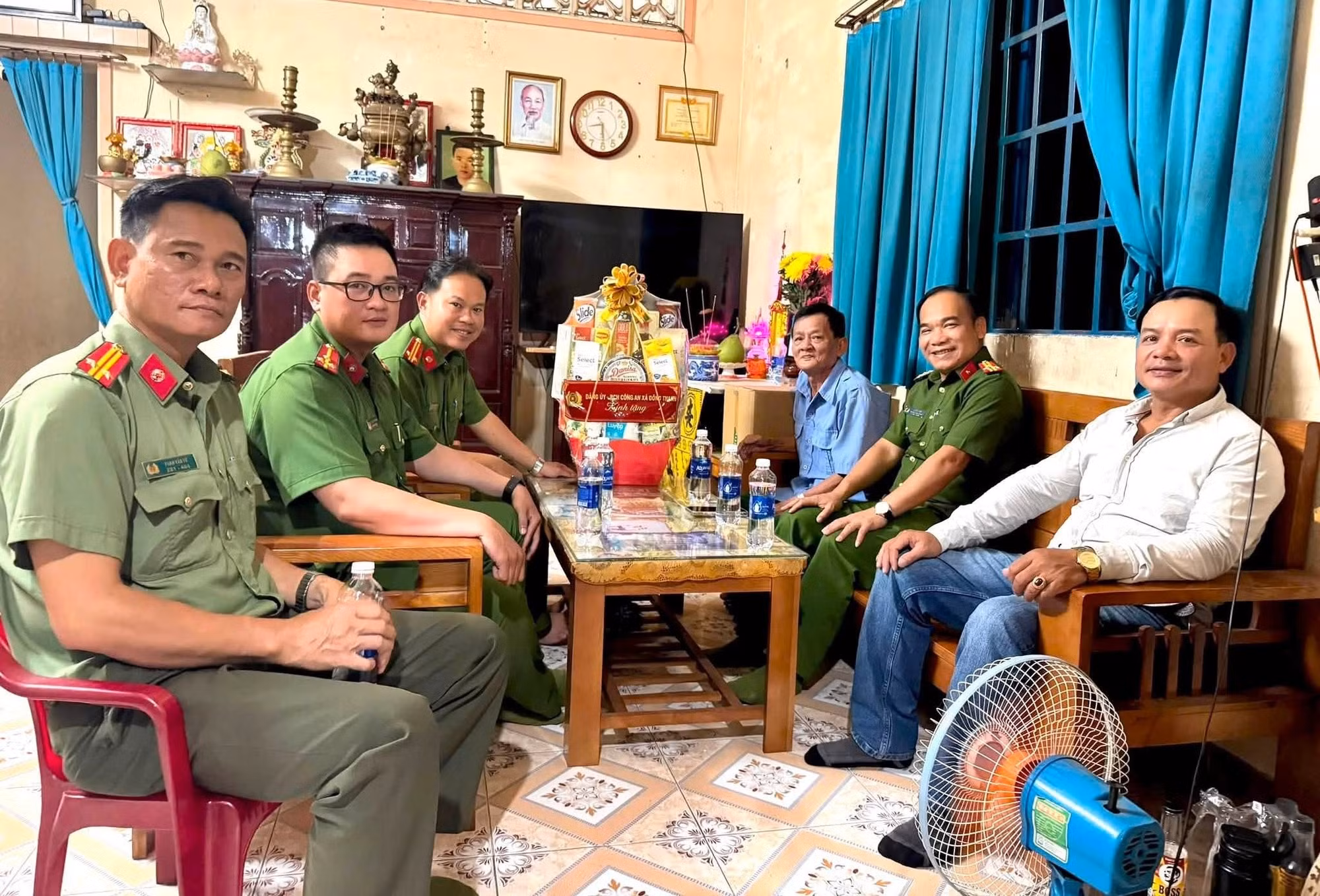 Ấm áp chuỗi hoạt động tri ân của Công an TP Hồ Chí Minh ảnh 22