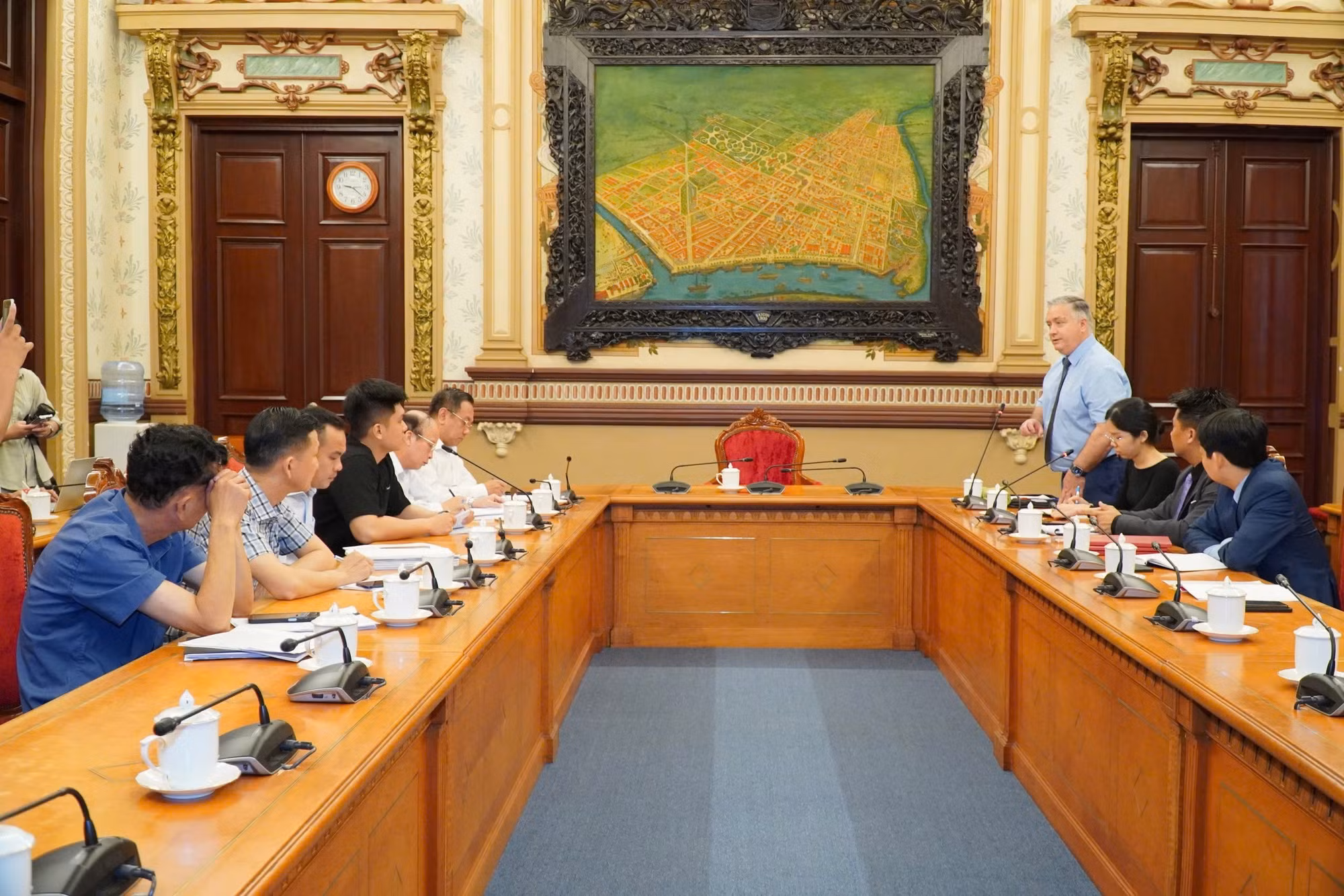 Quang cảnh buổi làm việc.