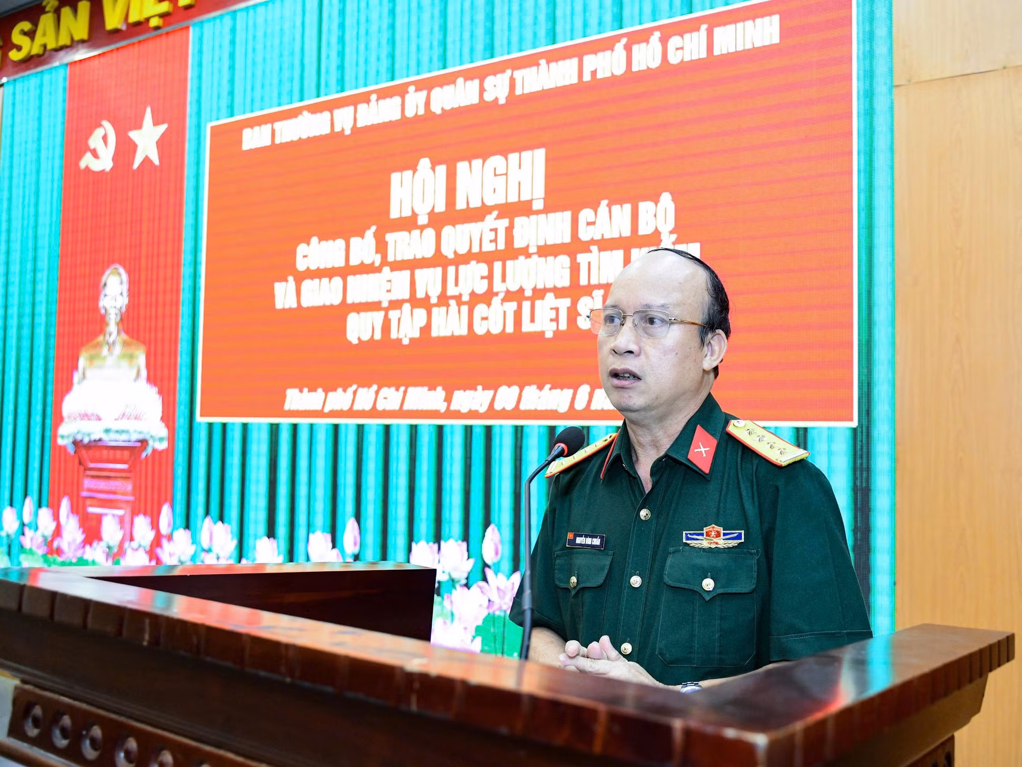Đại tá Nguyễn Đình Chuẩn phát biểu giao nhiệm vụ.