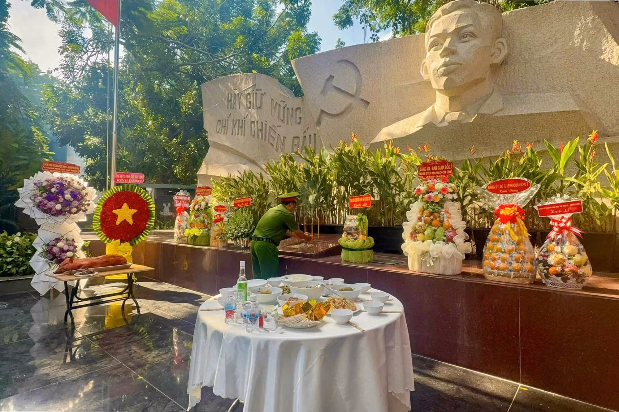 Tri ân các Anh hùng liệt sĩ và Mẹ Việt Nam anh hùng ảnh 10