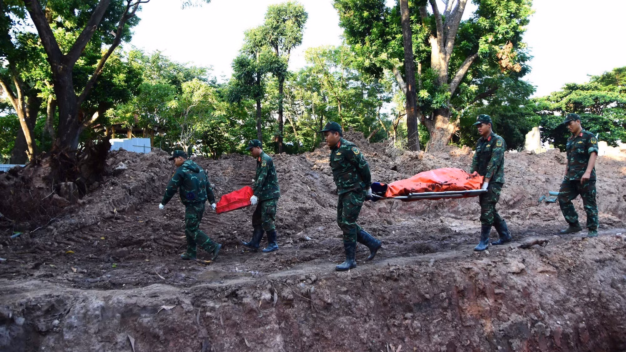 Phát hiện thêm nhiều hài cốt liệt sĩ tại Công viên Lê Thị Riêng ảnh 5