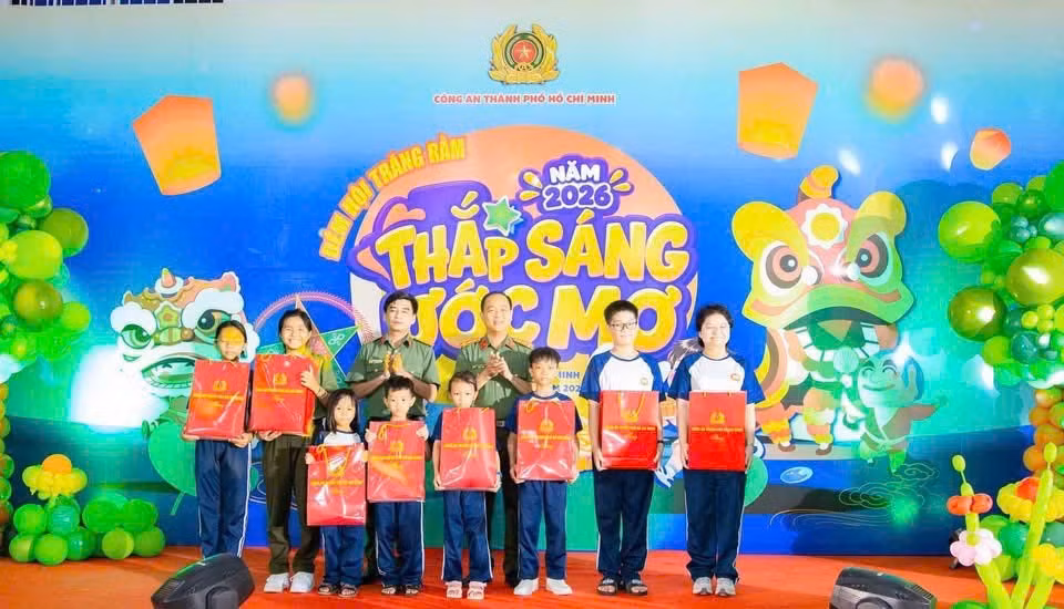 Công an TP Hồ Chí Minh mang “Đêm hội trăng rằm” đến hơn 1.700 thiếu nhi ảnh 9